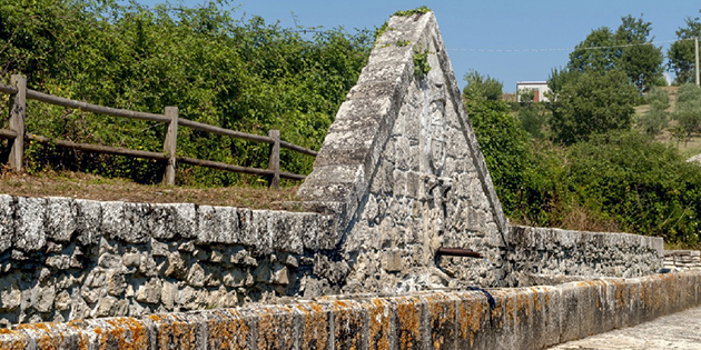 Fontana Caracciolo di Salcito